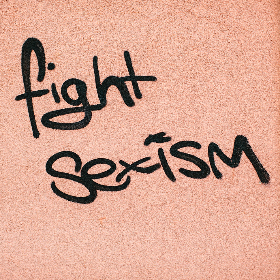 Fight sexism tegnet på mur